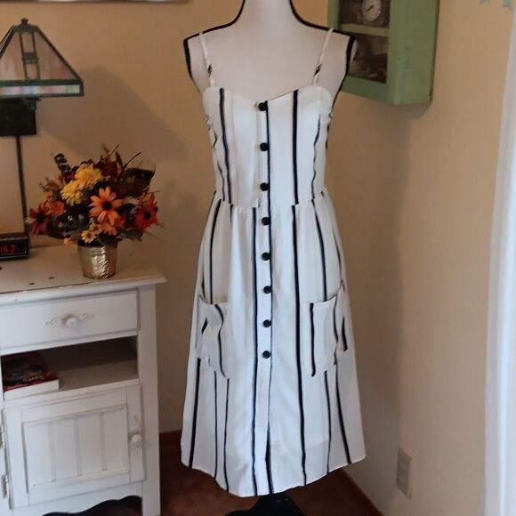 Soraro Striped Sunny Dress - Picture 4 of 11